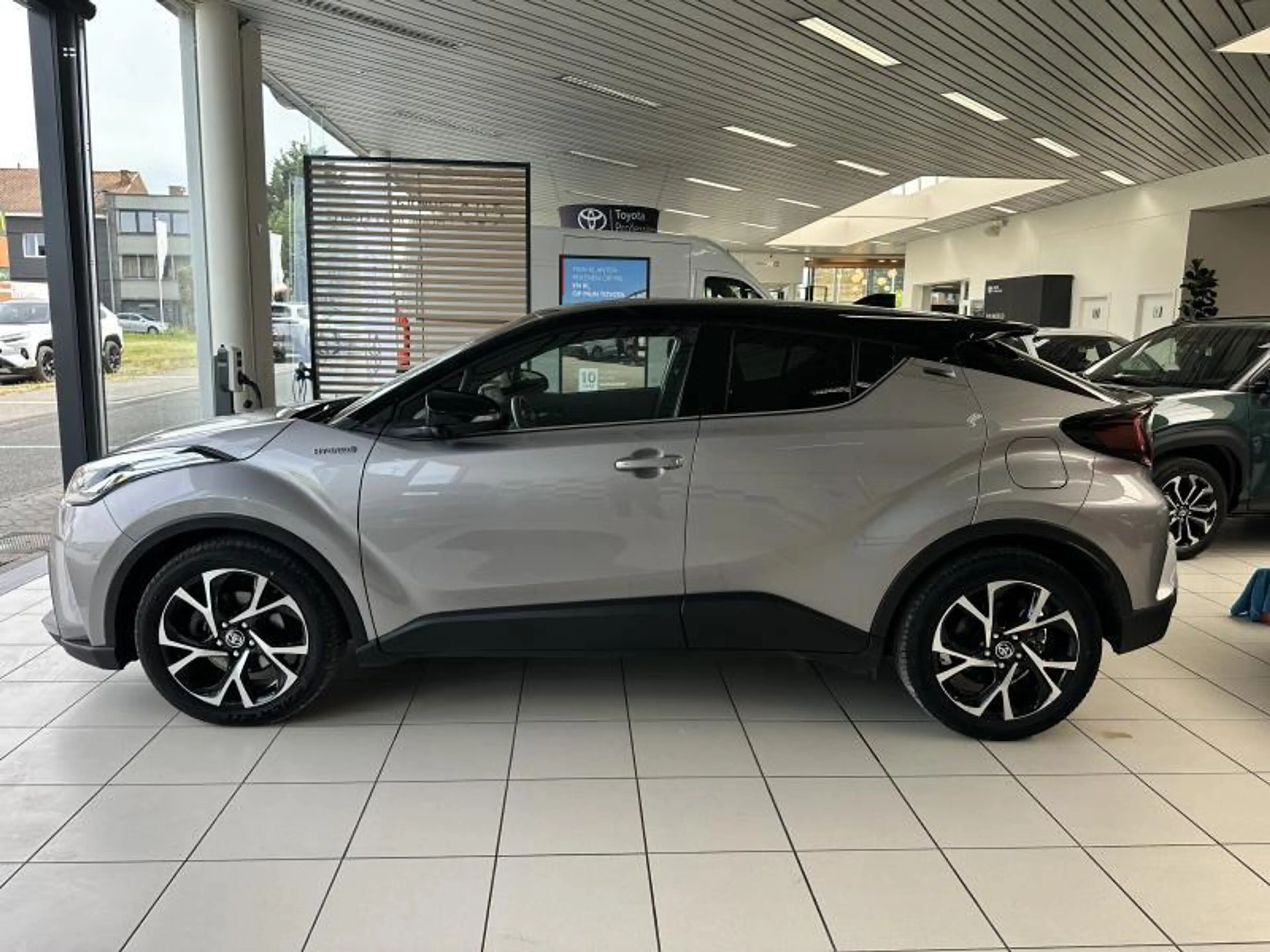Toyota C-HR C-LUB BI-TONE — photo 4
