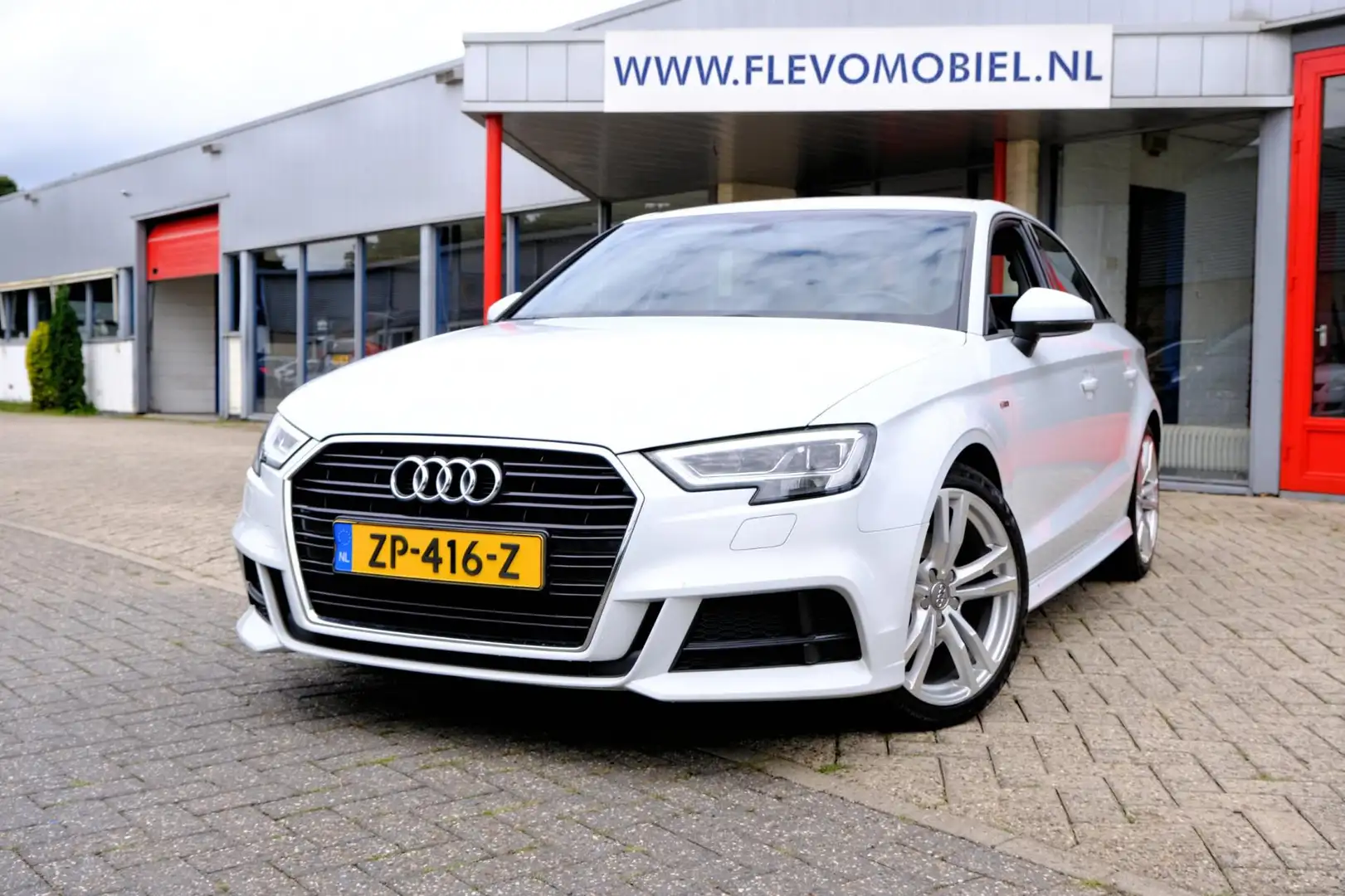 Audi A3 Limousine 35 TFSI 150pk CoD Sport S Line Edition A Wit - 1