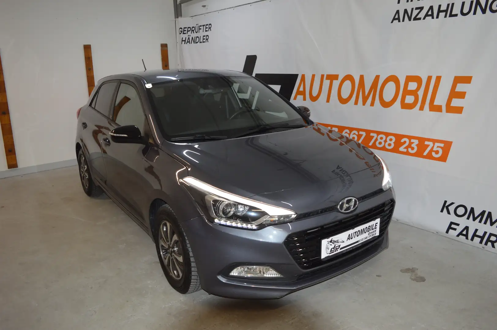 Hyundai i20 1,25 **Life Go**2.Besitz**Sitzheizung** Grau - 1