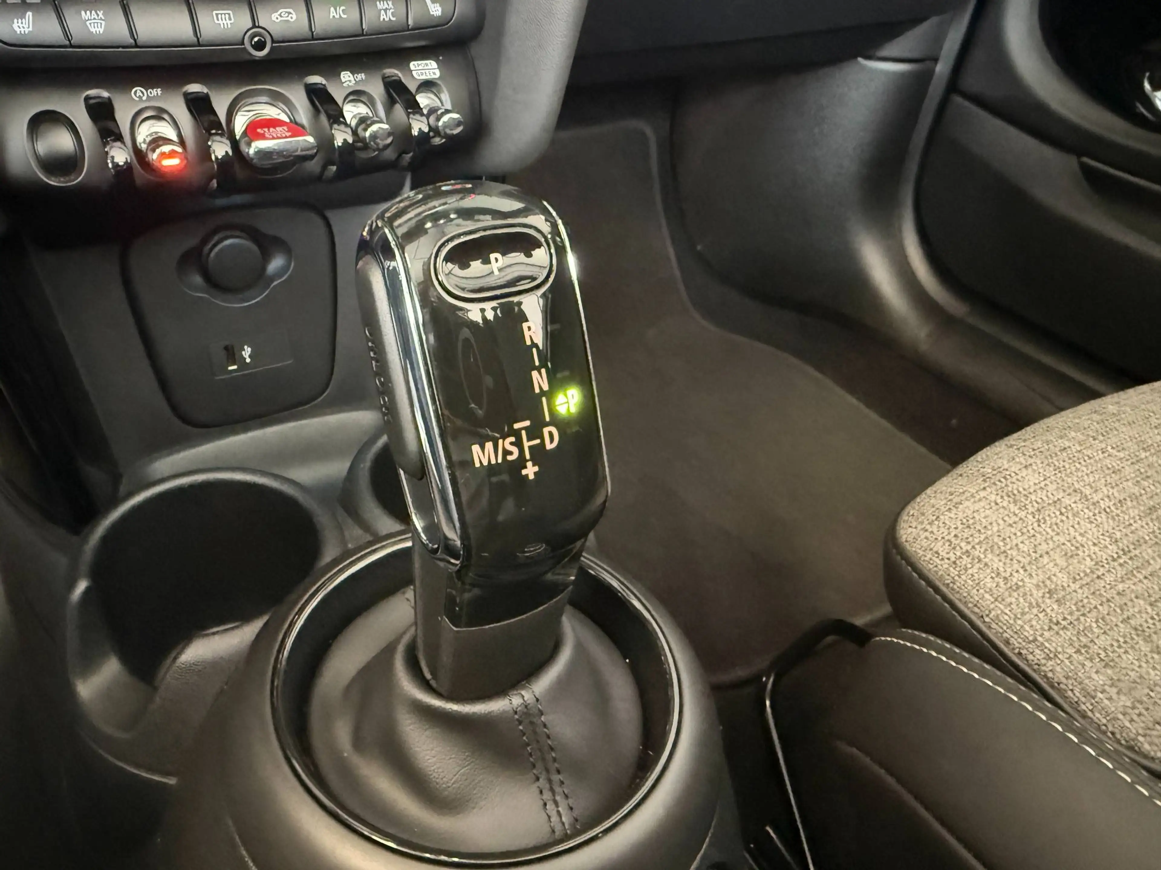 MINI Cooper Cabrio Automaat Classic Trim "Apple Carplay" — photo 11
