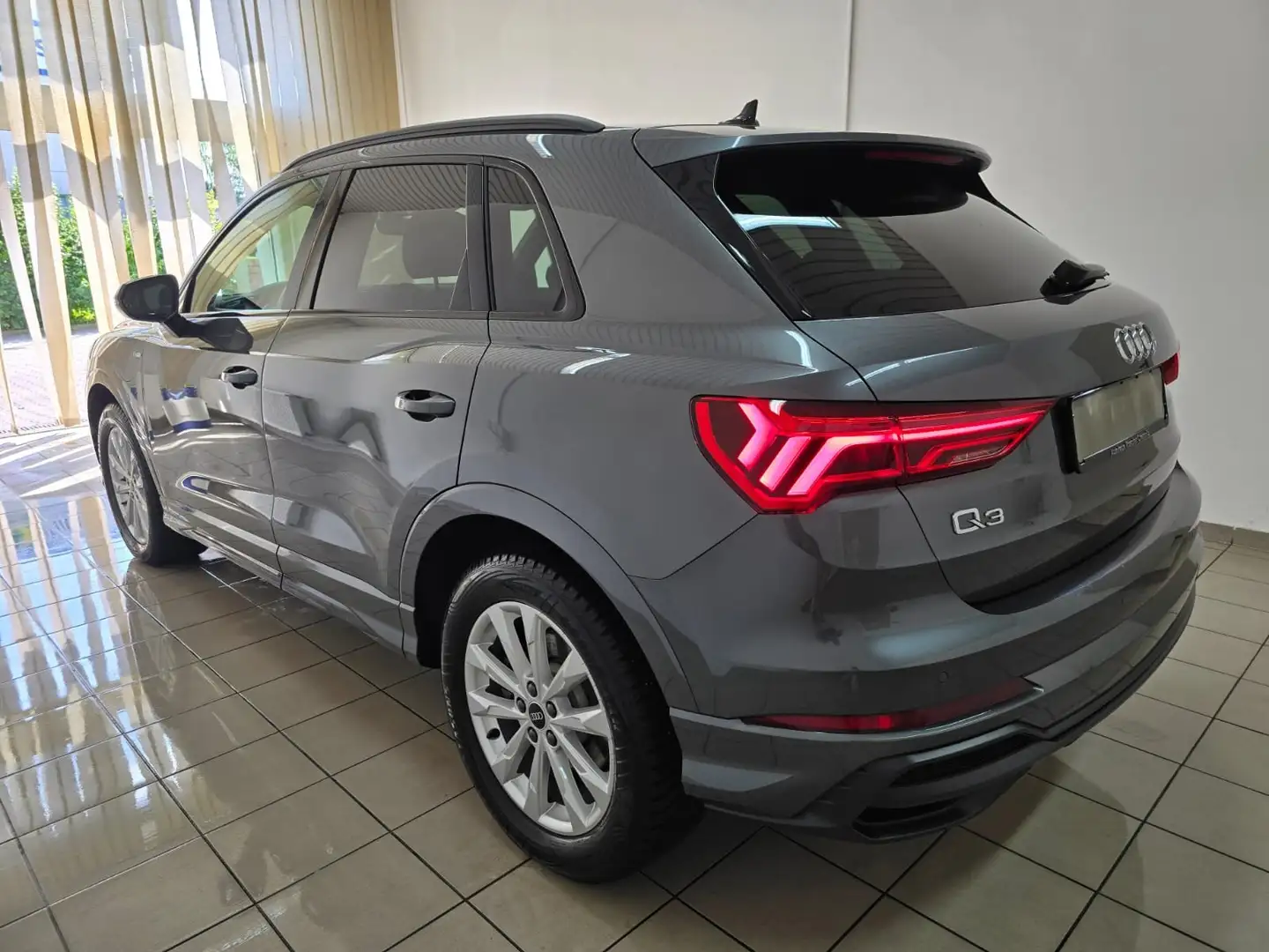 Audi Q3 45 TFSI e S line LED Virtual ACC Optik schwarz Grau - 2