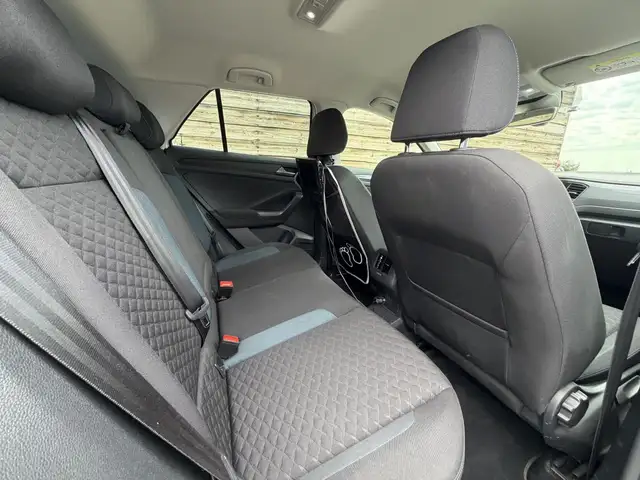 Volkswagen T-Roc view 12