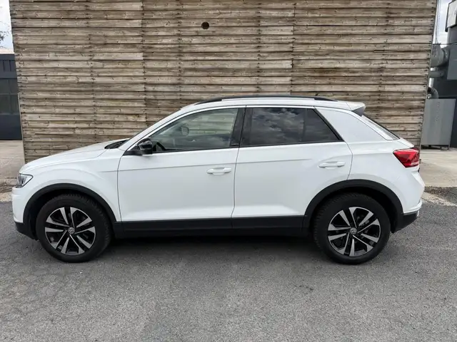 Volkswagen T-Roc view 2