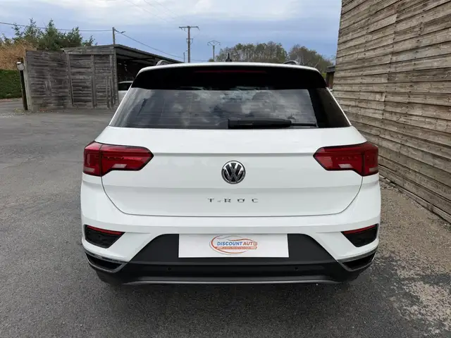 Volkswagen T-Roc view 4