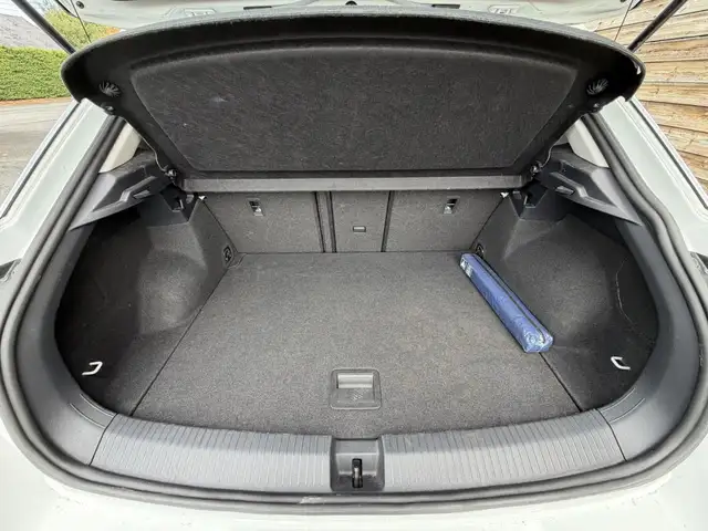 Volkswagen T-Roc view 6