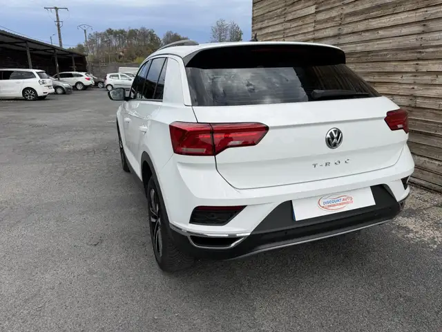 Volkswagen T-Roc view 3
