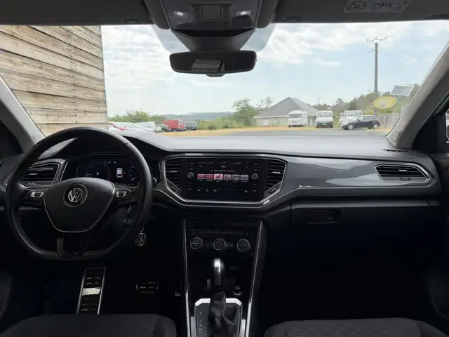 Volkswagen T-Roc view 15