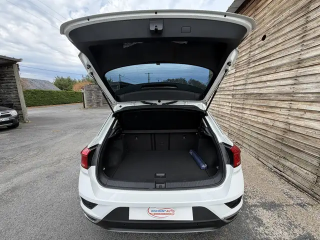 Volkswagen T-Roc view 5