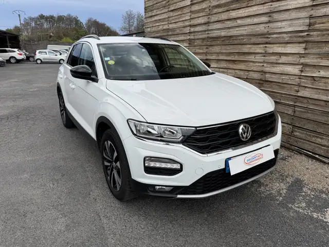 Volkswagen T-Roc view 9