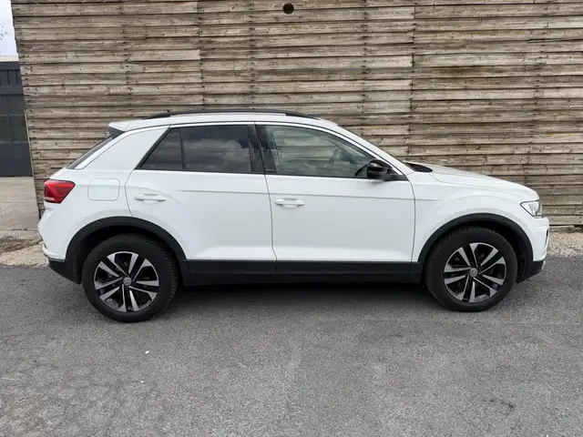 Volkswagen T-Roc view 8