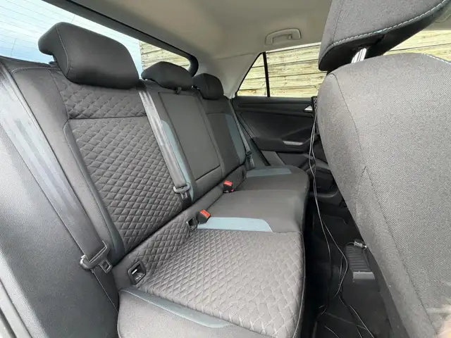 Volkswagen T-Roc view 13