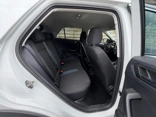 Volkswagen T-Roc view 11