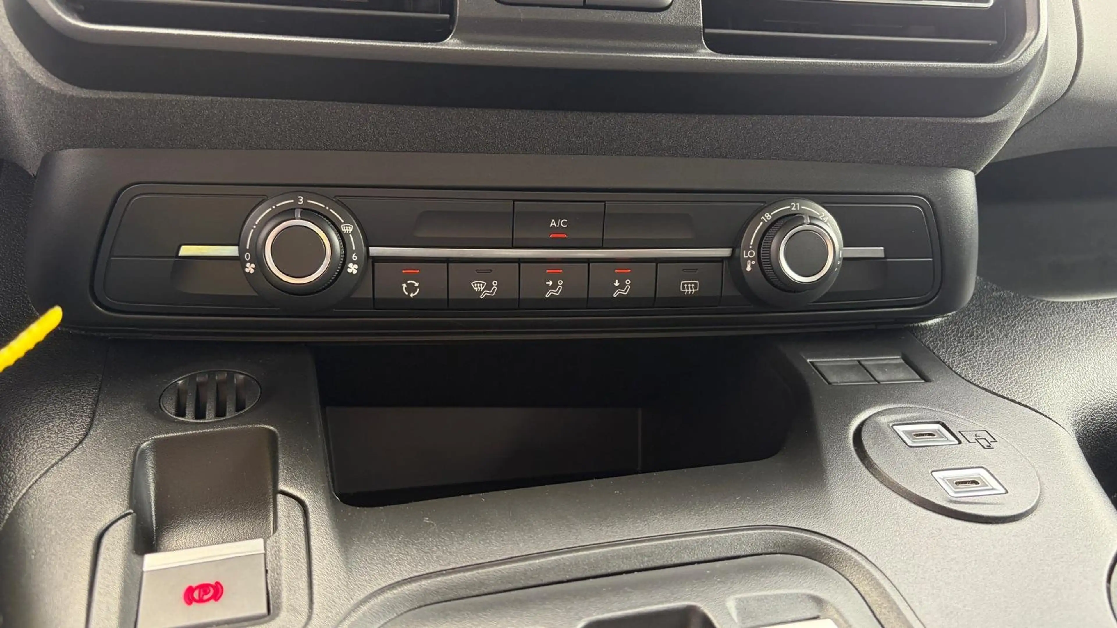 Peugeot e-Rifter EV 50KWH 136PK L1 ALLURE / NAVI / AIRCO / LED / PD — photo 30