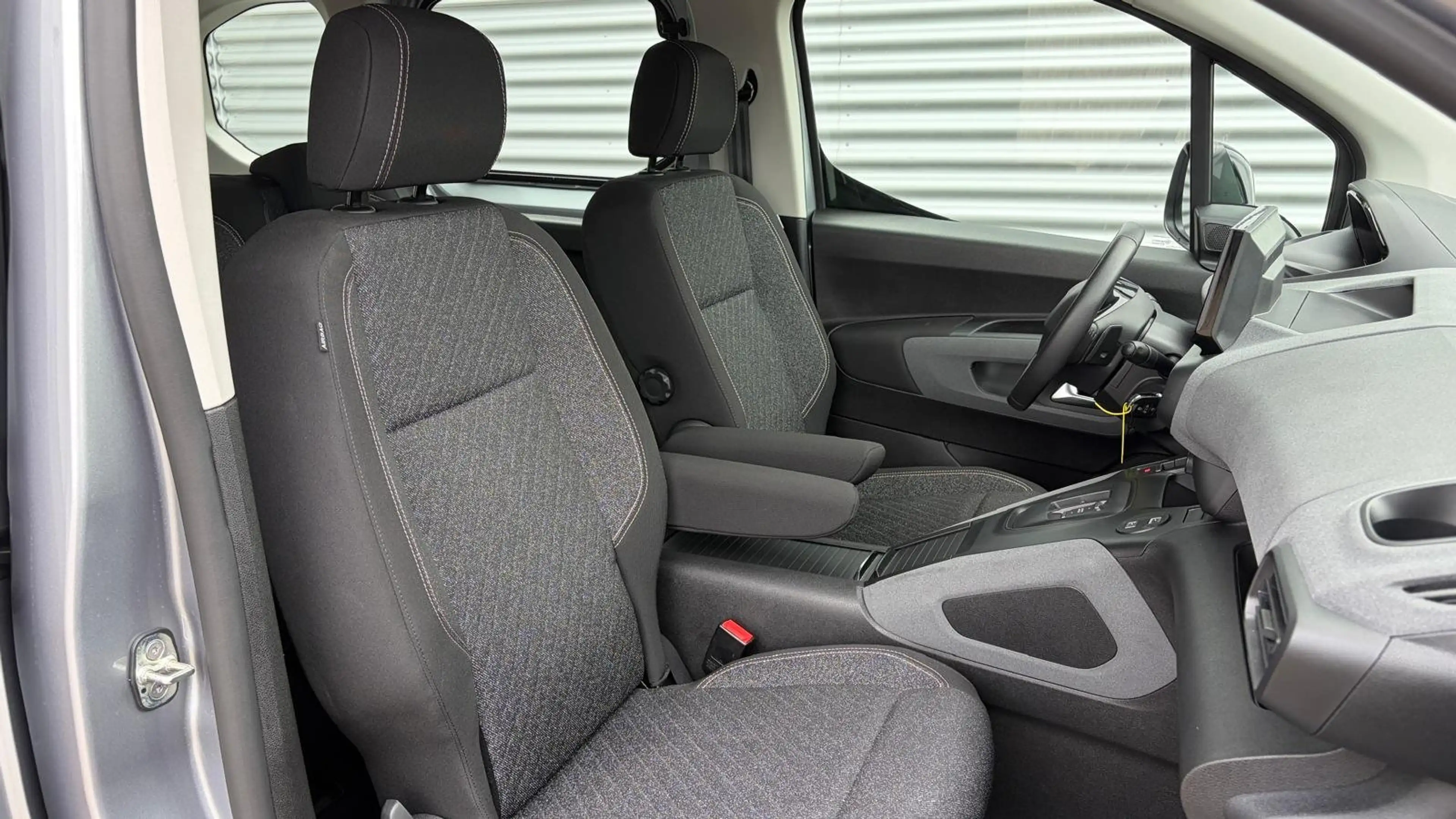 Peugeot e-Rifter EV 50KWH 136PK L1 ALLURE / NAVI / AIRCO / LED / PD — photo 15
