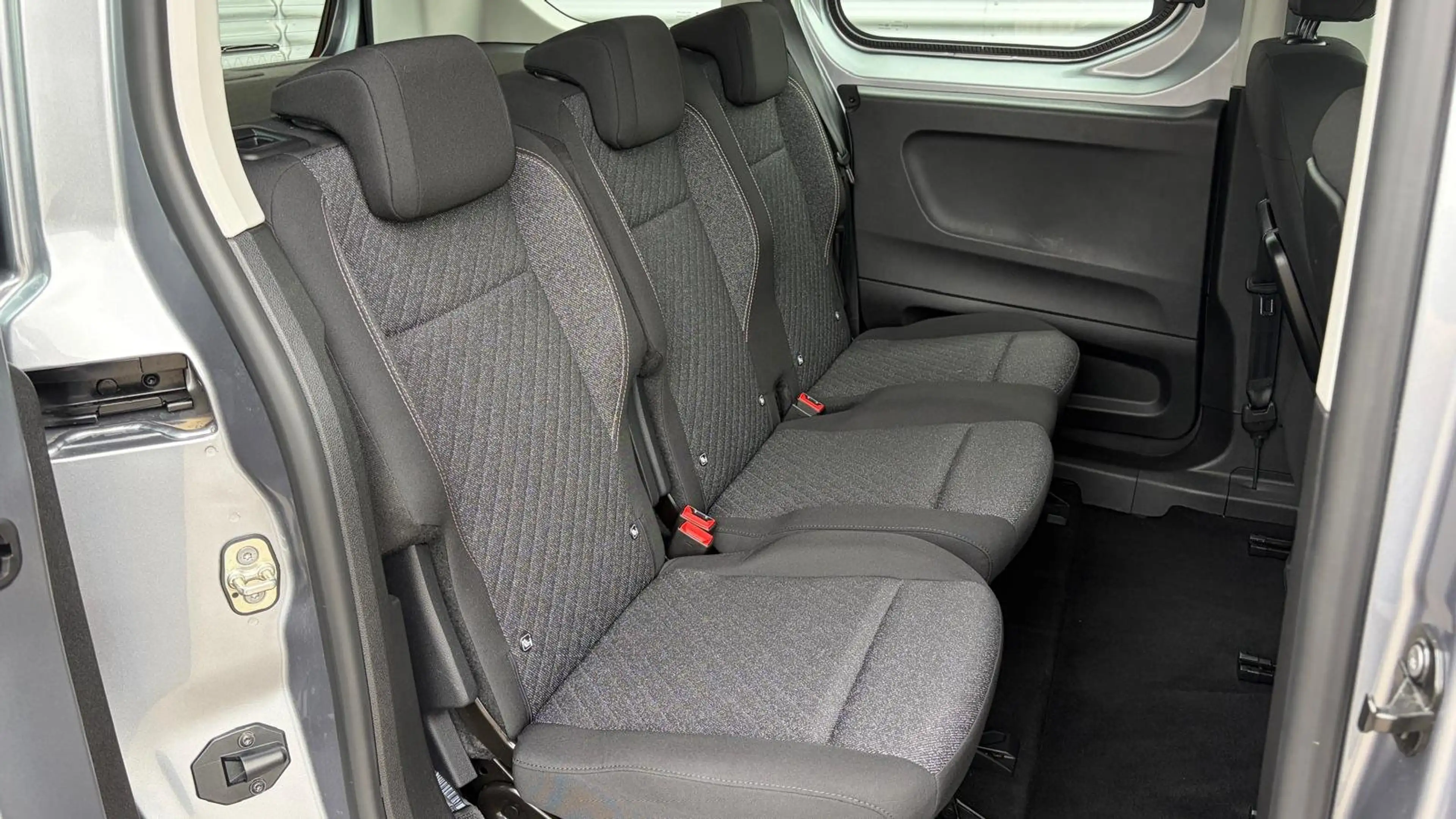 Peugeot e-Rifter EV 50KWH 136PK L1 ALLURE / NAVI / AIRCO / LED / PD — photo 14