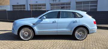 BENTAYGA 4.0 V8 DIESEL IN TRAUMFARBE