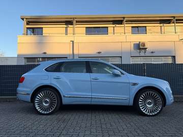 BENTAYGA 4.0 V8 DIESEL IN TRAUMFARBE