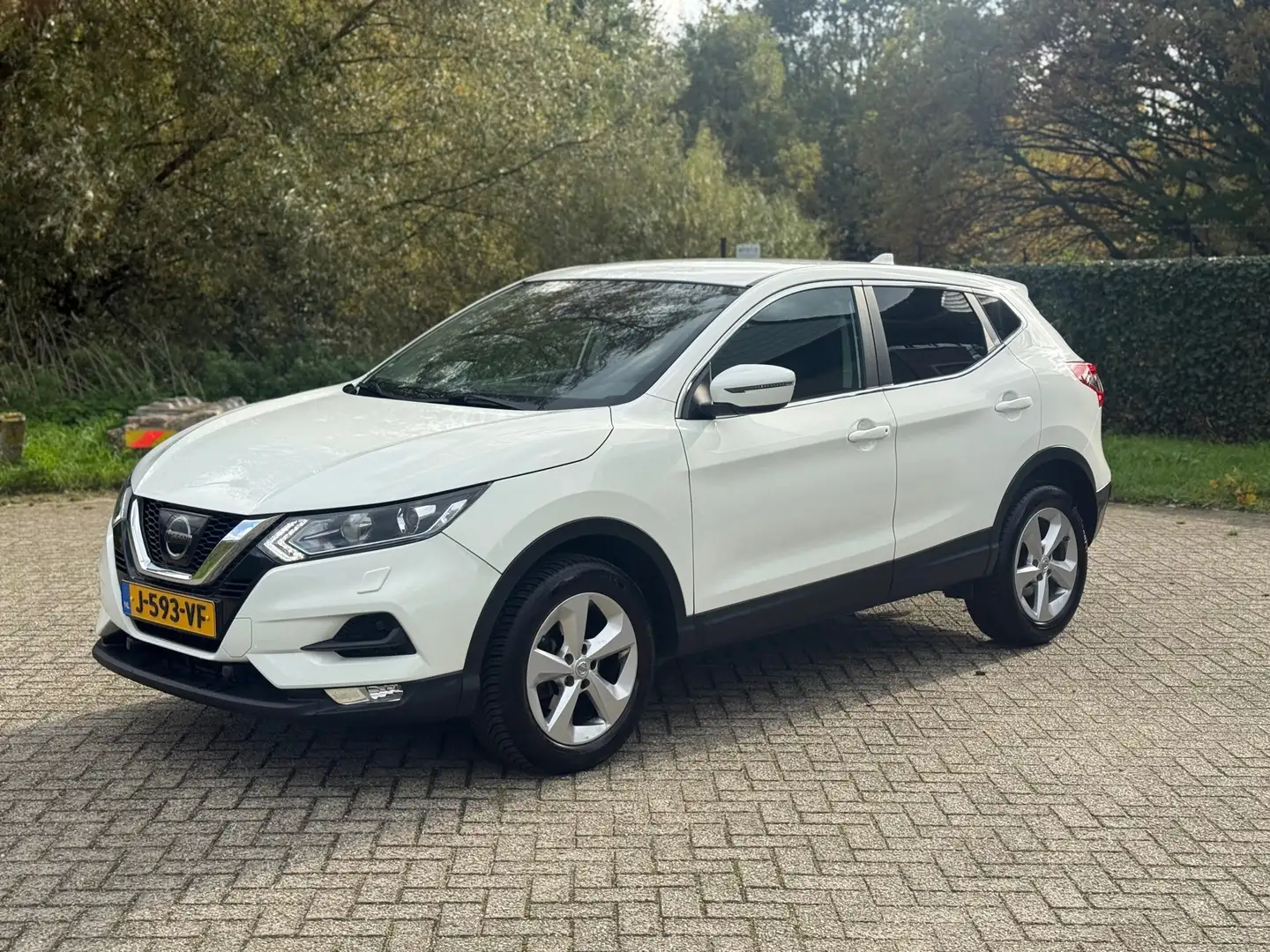 Nissan Qashqai 1.2 Business Edition AUTOMAAT I TREKHAAK I CAMERA Blanc - 1