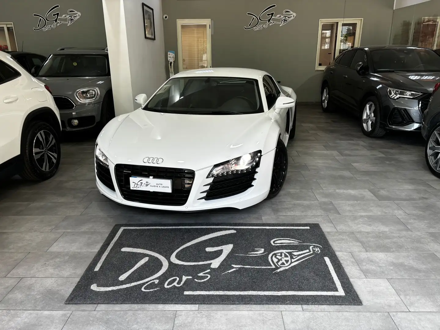 Audi R8 V8 COUPE' 4.2 430CV R-TRONIC Bianco - 1