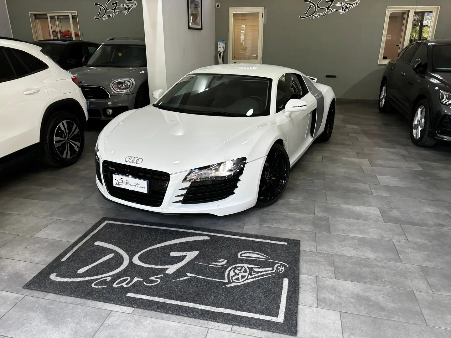 Audi R8 V8 COUPE' 4.2 430CV R-TRONIC Bianco - 2
