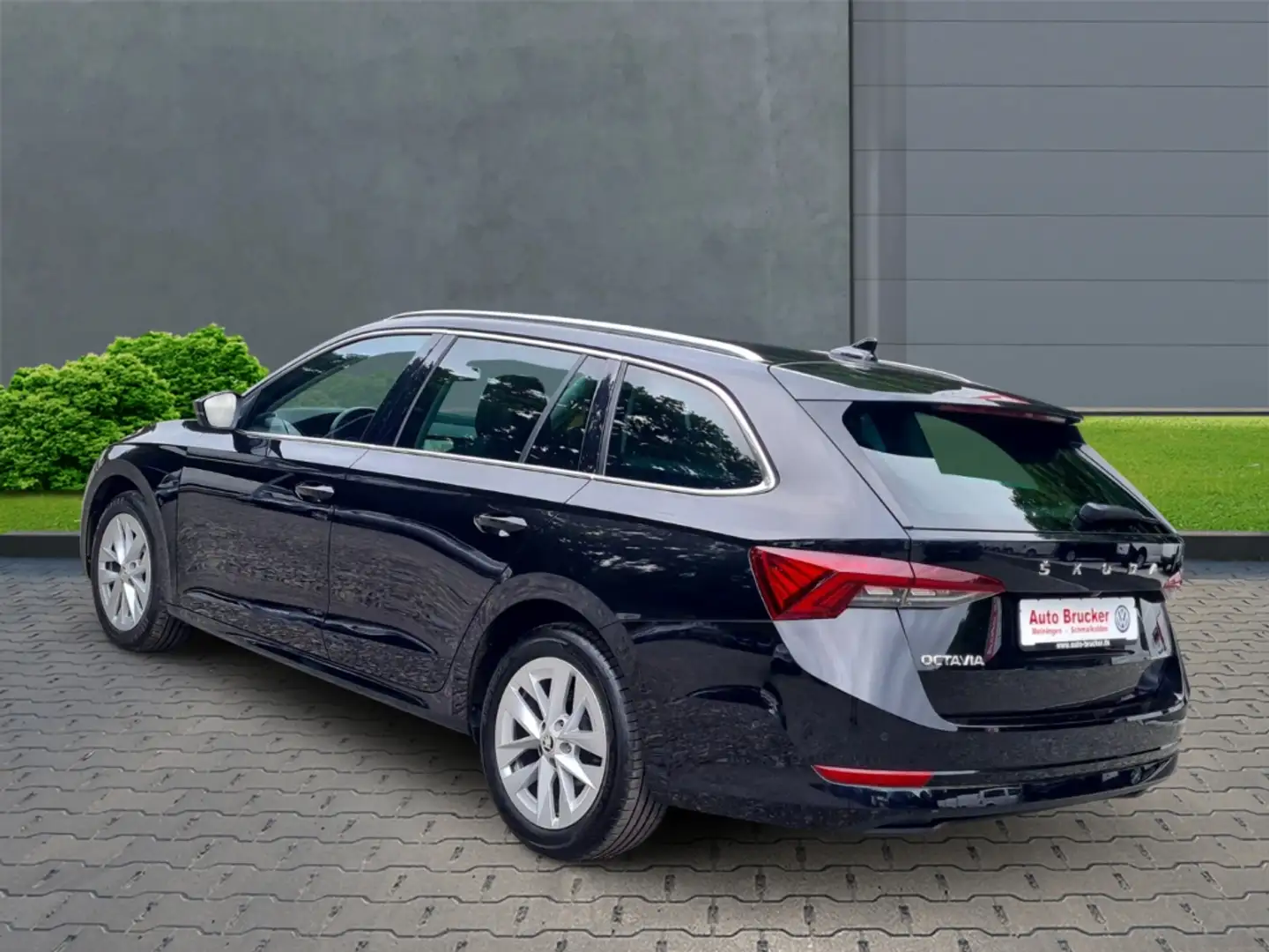 Skoda Octavia Combi Style 2.0 TDI+Parklenkassistent+Sitzheizung+ Schwarz - 2
