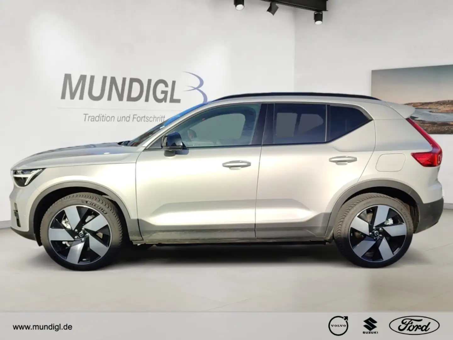 Volvo XC40 Ultimate Pure Electric NAVI AWD AHK ACC eSD LRH SH Silber - 2