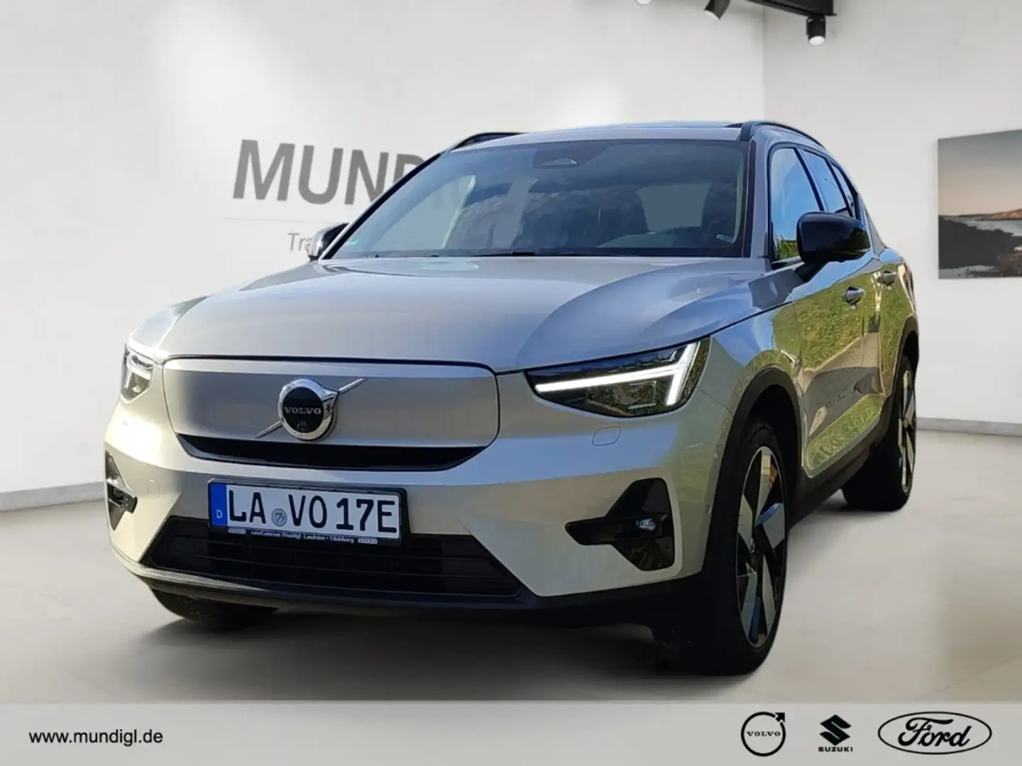 Volvo XC40 Ultimate Pure Electric NAVI AWD AHK ACC eSD LRH SH Silber - 1