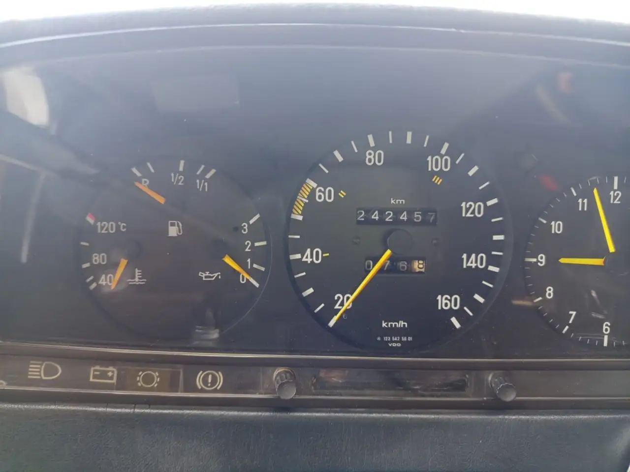 MERCEDES-BENZ Clase E (W123) Berlina Manual de 4, foto 11