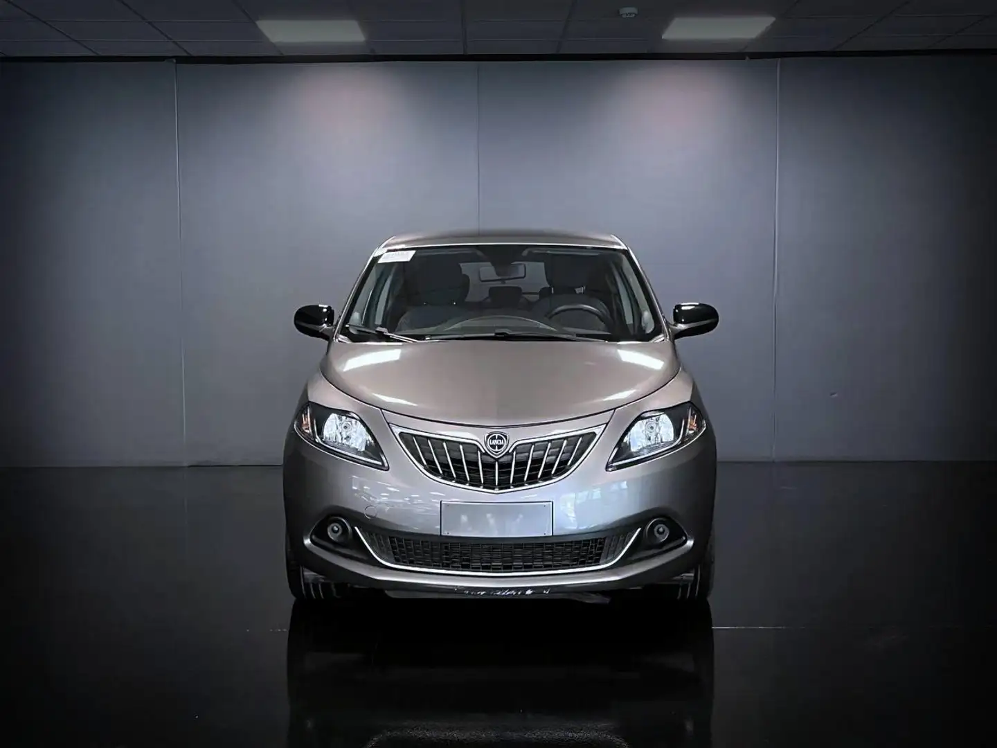 Lancia Ypsilon 1.0 FireFly 5 porte S&S Hybrid Ecochic Silver Grigio - 2