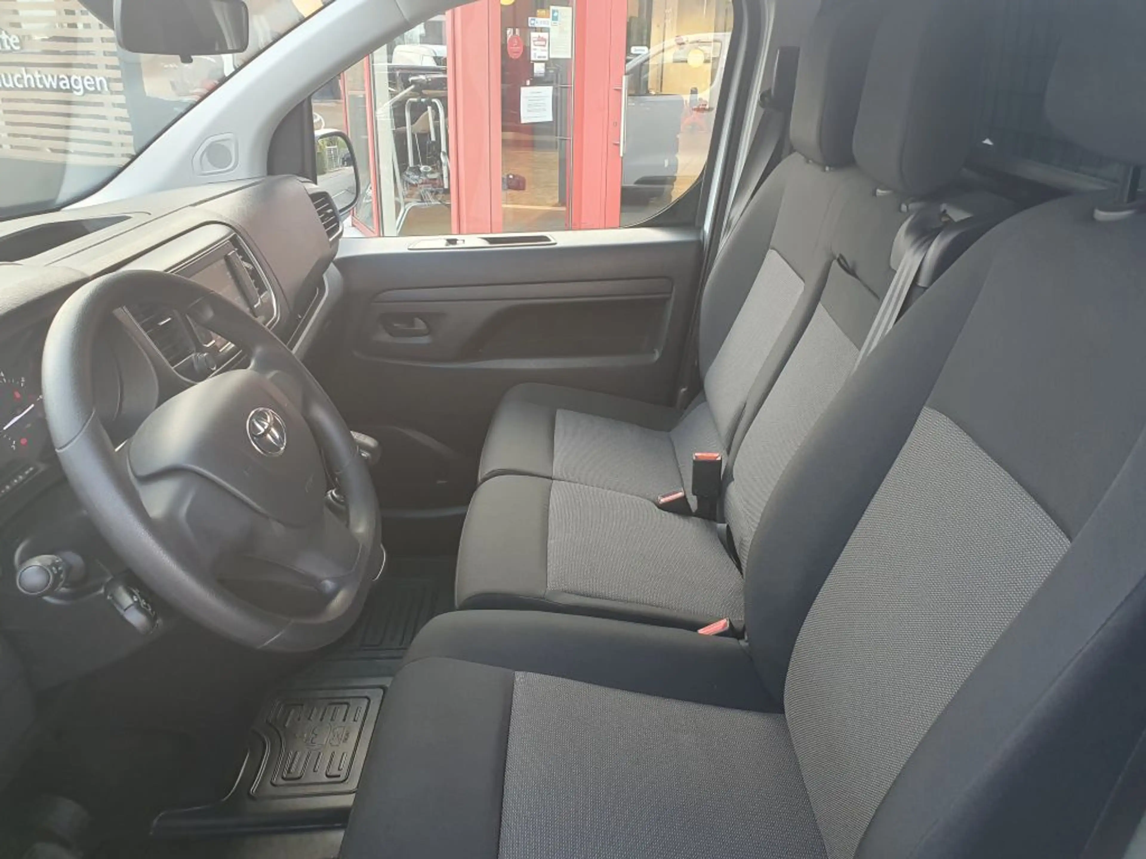 Toyota Proace 2,0-l-D-4D L2 Meister — photo 10