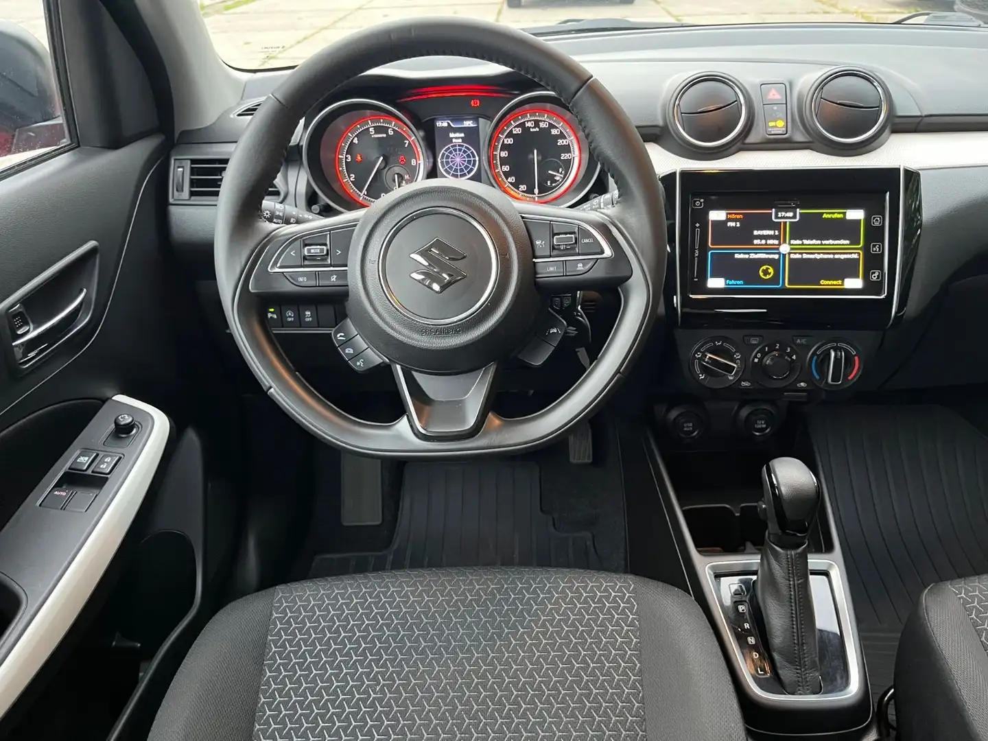 Suzuki Swift Comfort,1.Hand ,Hybrid Benzin Elektro Rot - 2