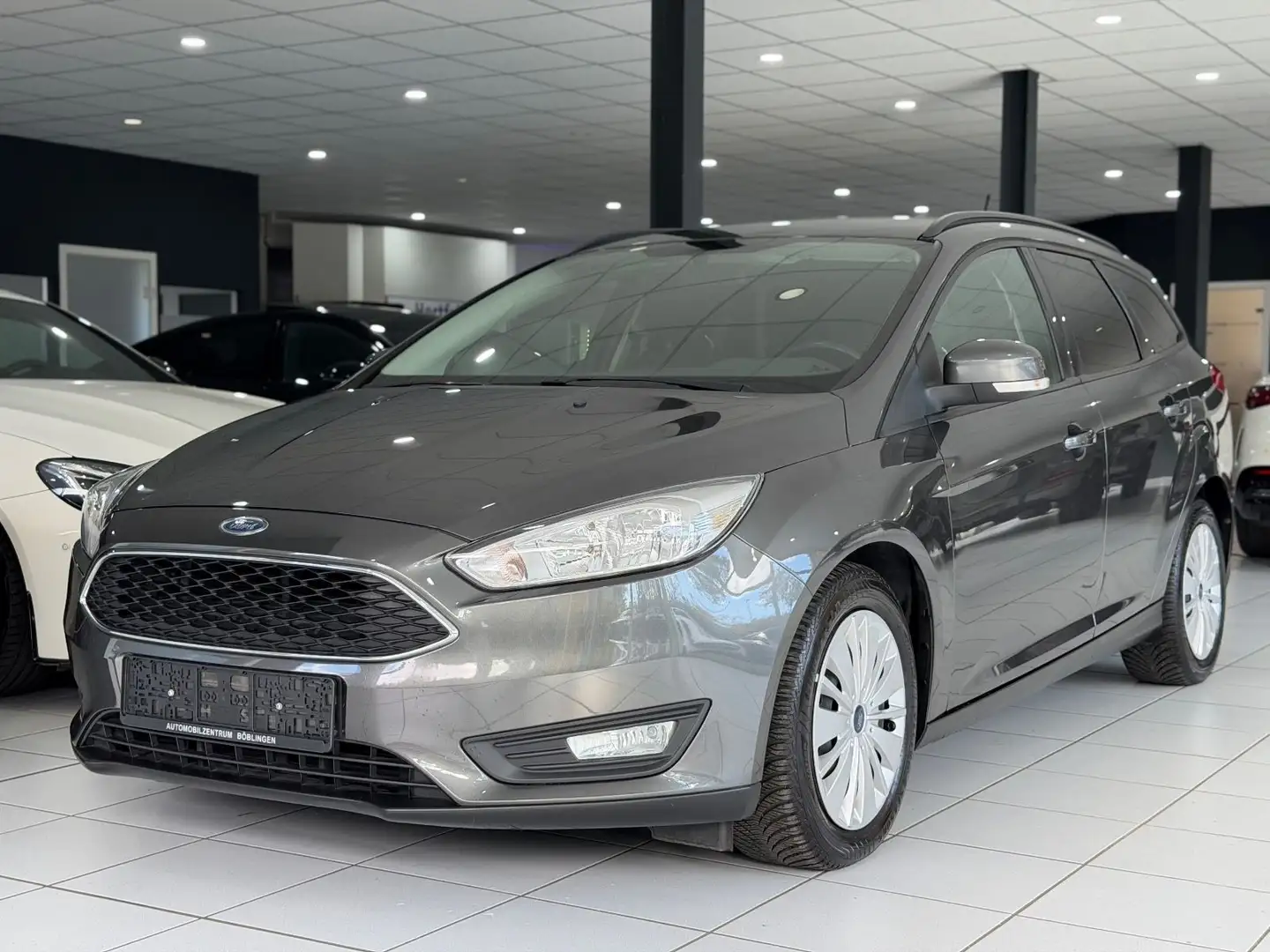Ford Focus Turnier Business*NAVI*CARPLAYSITZ-H*PARK-A Grau - 2
