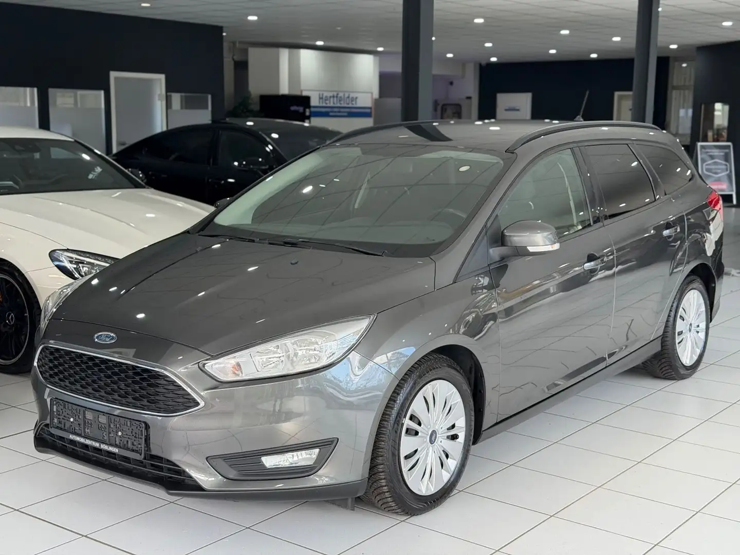 Ford Focus Turnier Business*NAVI*CARPLAYSITZ-H*PARK-A Grau - 1