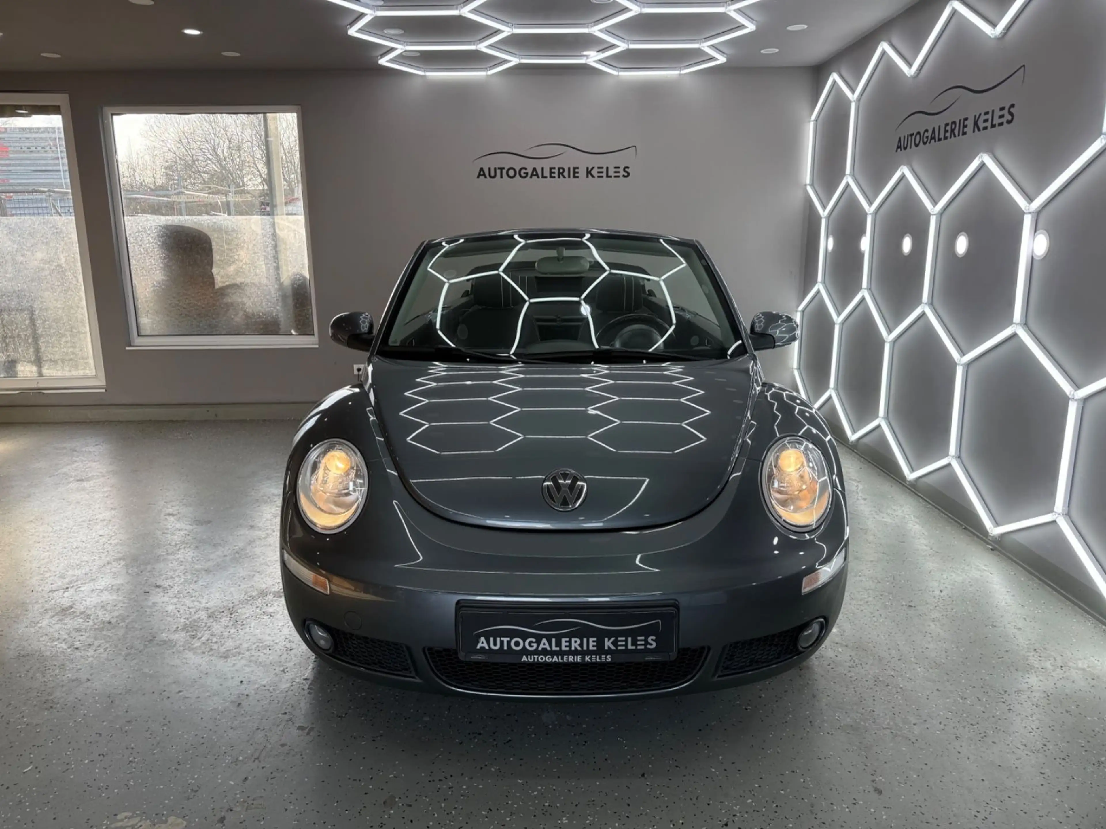 Volkswagen New Beetle Cabriolet 1.6 KLIMA*SHZ*PDC — photo 5