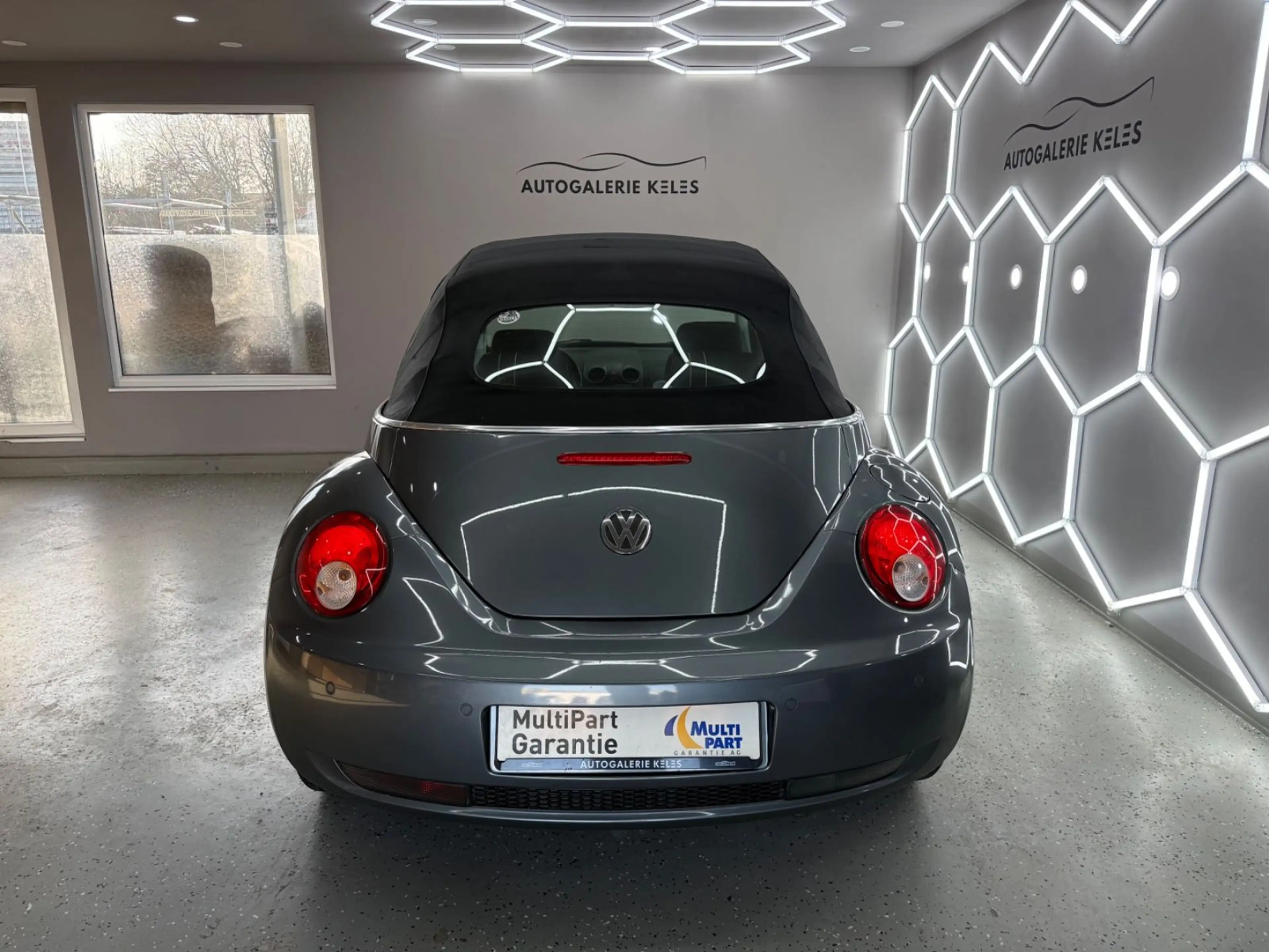 Volkswagen New Beetle Cabriolet 1.6 KLIMA*SHZ*PDC — photo 6