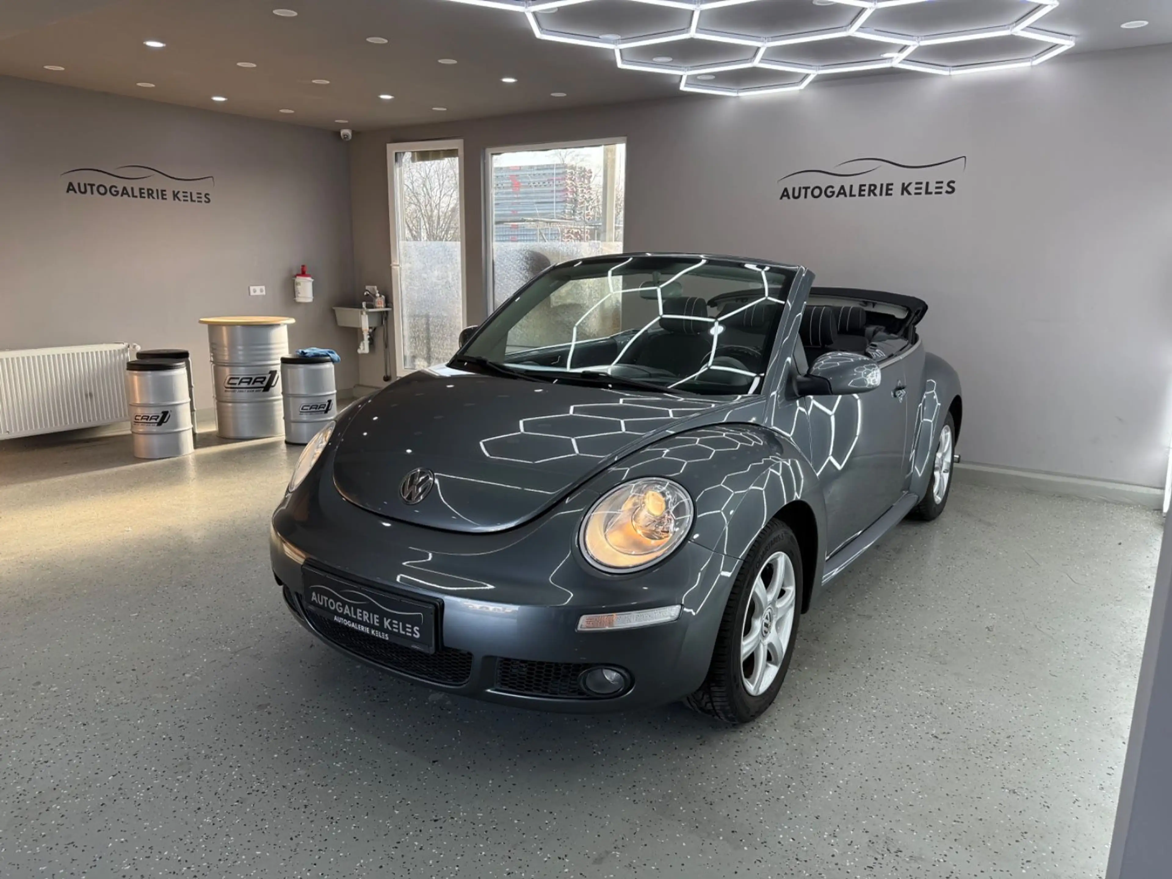 Volkswagen New Beetle Cabriolet 1.6 KLIMA*SHZ*PDC — photo 2