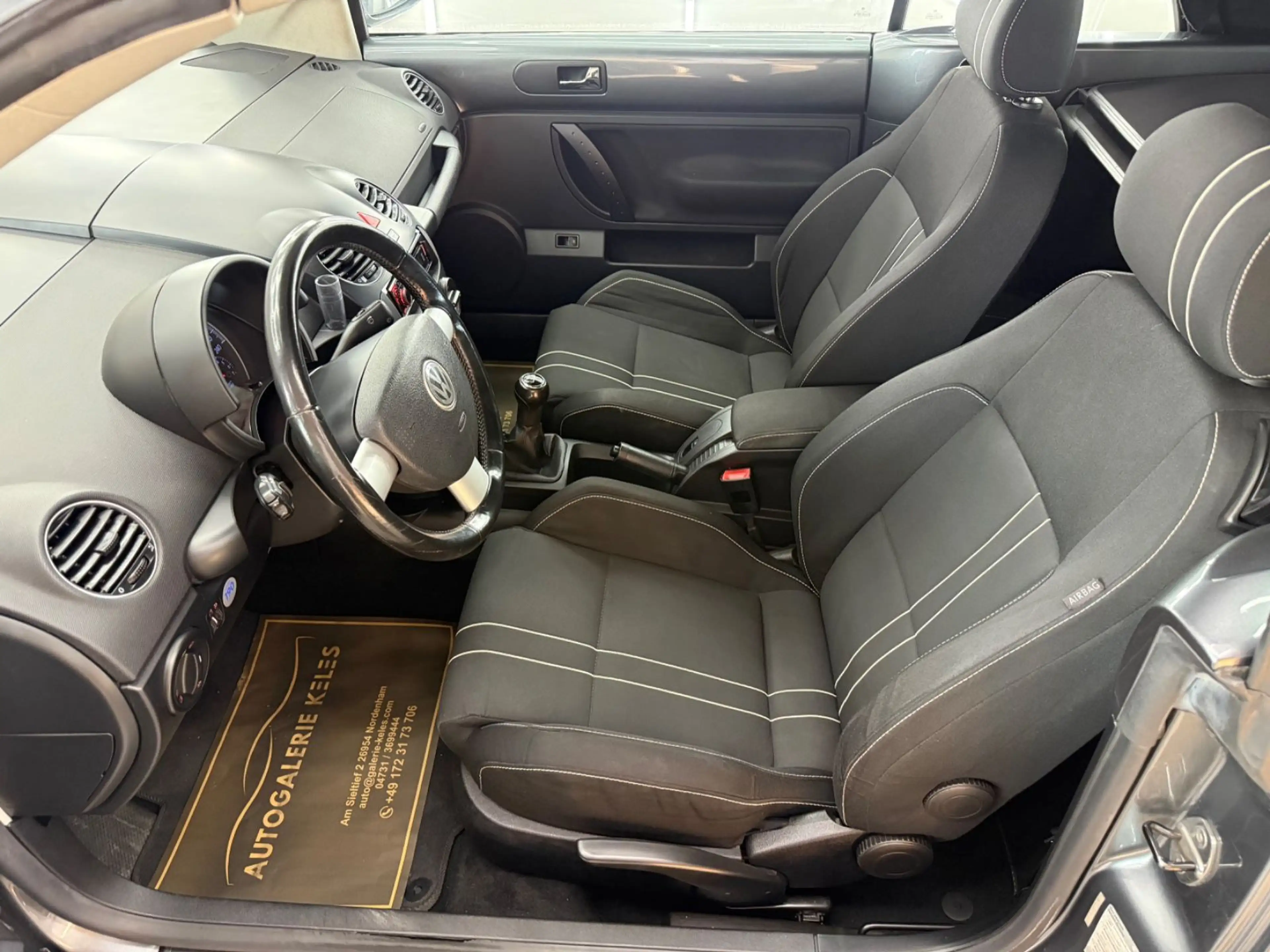 Volkswagen New Beetle Cabriolet 1.6 KLIMA*SHZ*PDC — photo 7
