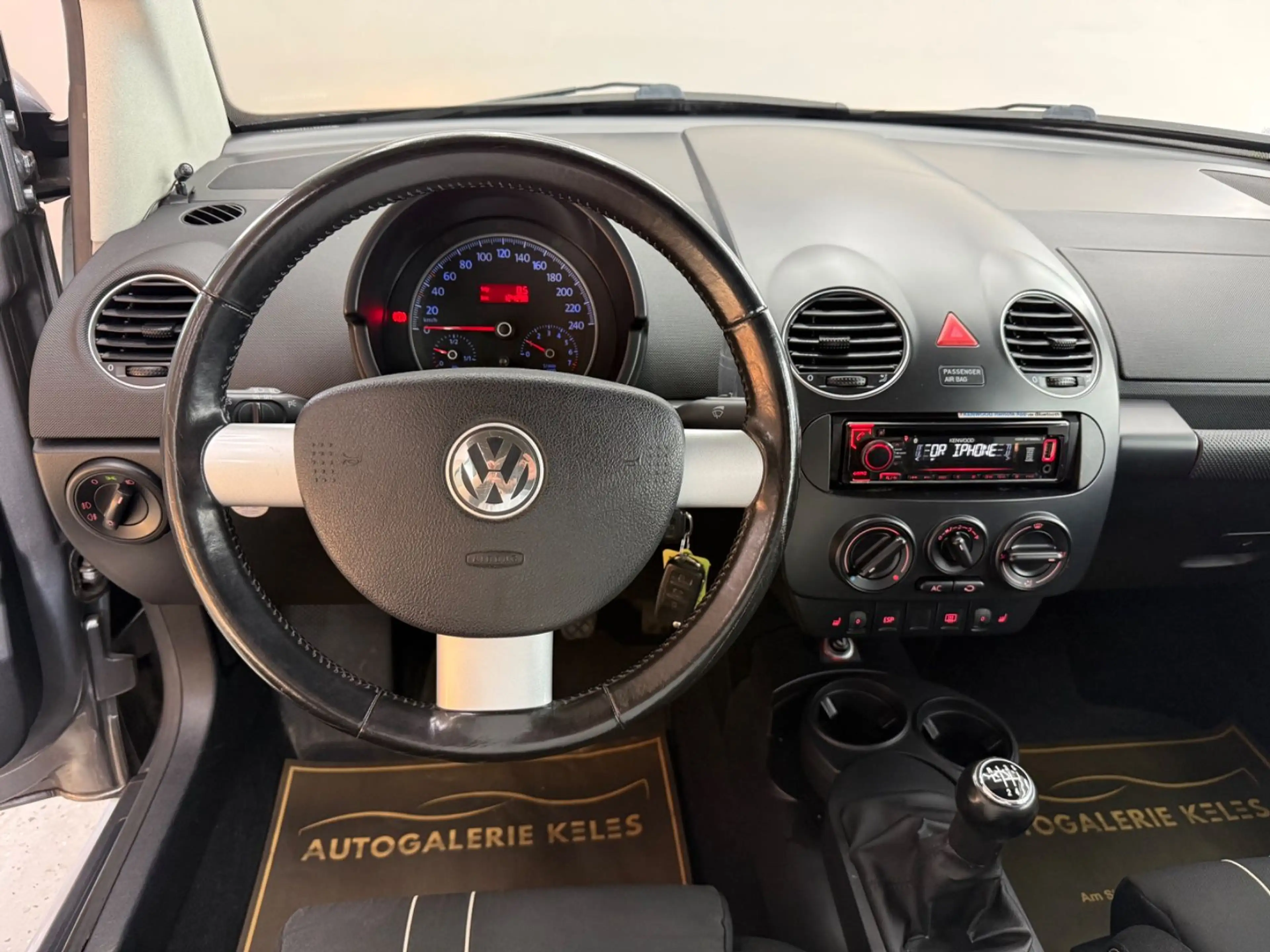 Volkswagen New Beetle Cabriolet 1.6 KLIMA*SHZ*PDC — photo 9