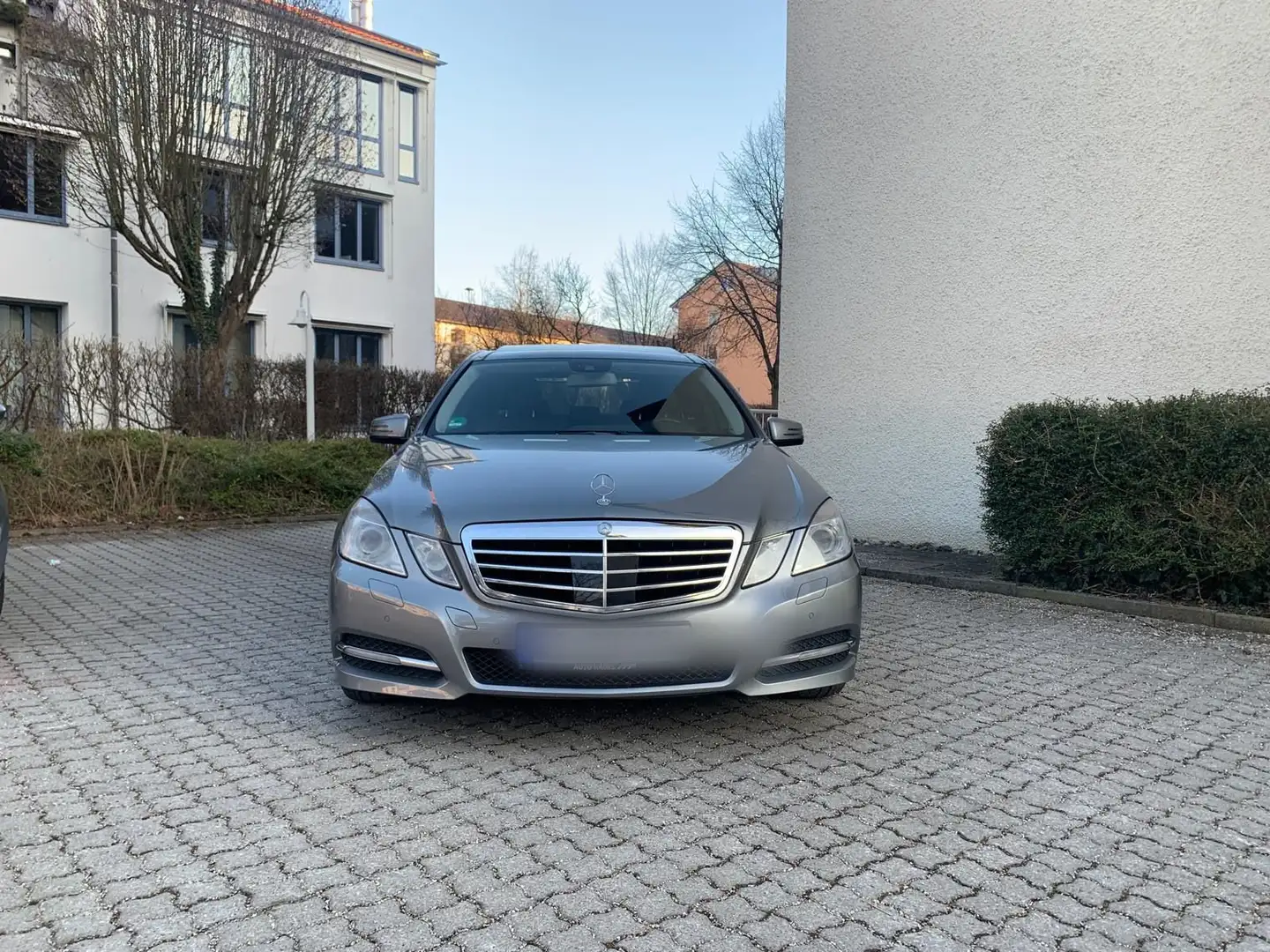 Mercedes-Benz E 250 E-Klasse Diesel CDI DPF BlueEFFICIENCY Automatik A Grau - 1