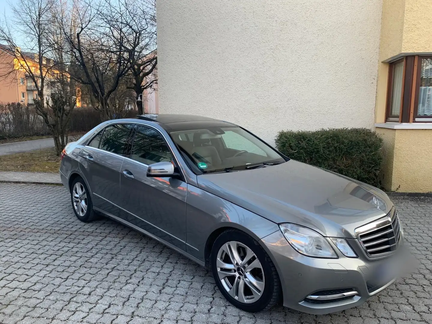 Mercedes-Benz E 250 E-Klasse Diesel CDI DPF BlueEFFICIENCY Automatik A Grau - 2
