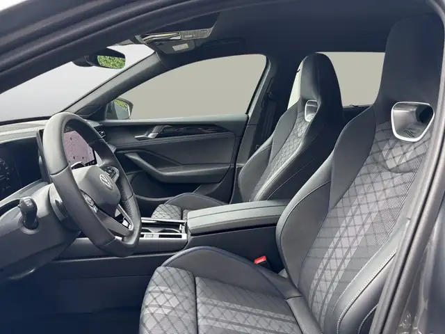 Volkswagen Passat view 12