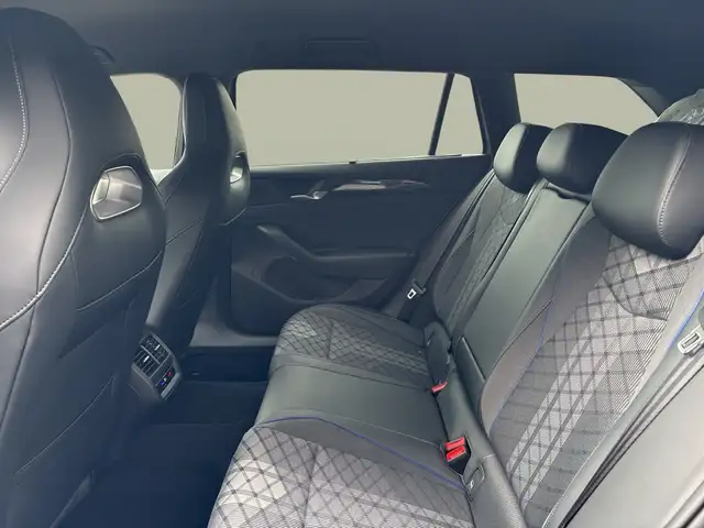 Volkswagen Passat view 13