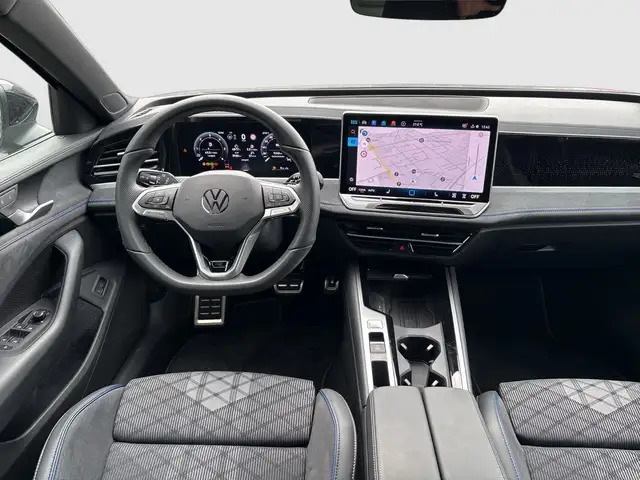 Volkswagen Passat view 11
