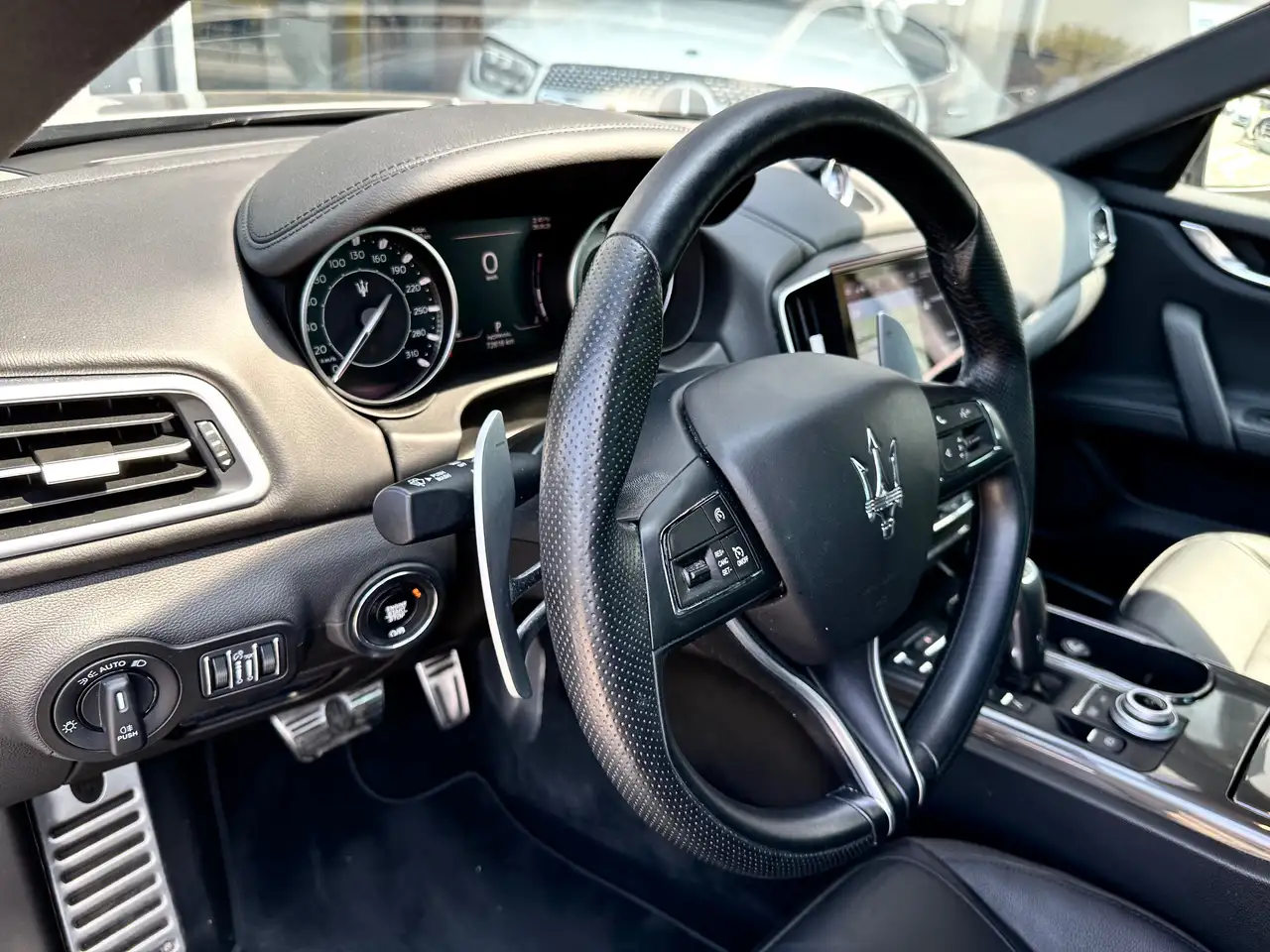 Maserati Ghibli 2022 — фото 15