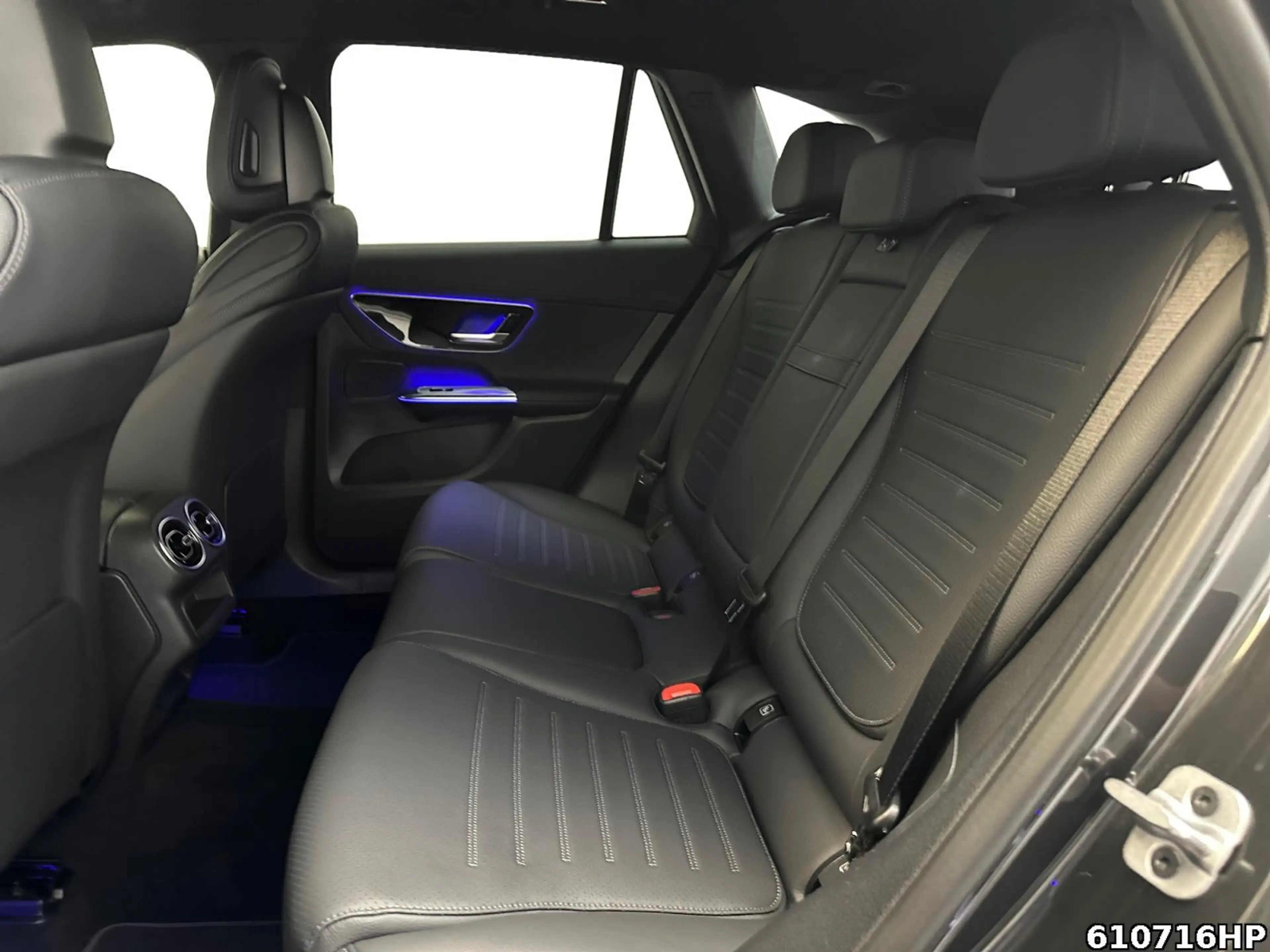 Mercedes-Benz GLC 300 e 4M AMG  AHK Night Memory Distronic LED — photo 12