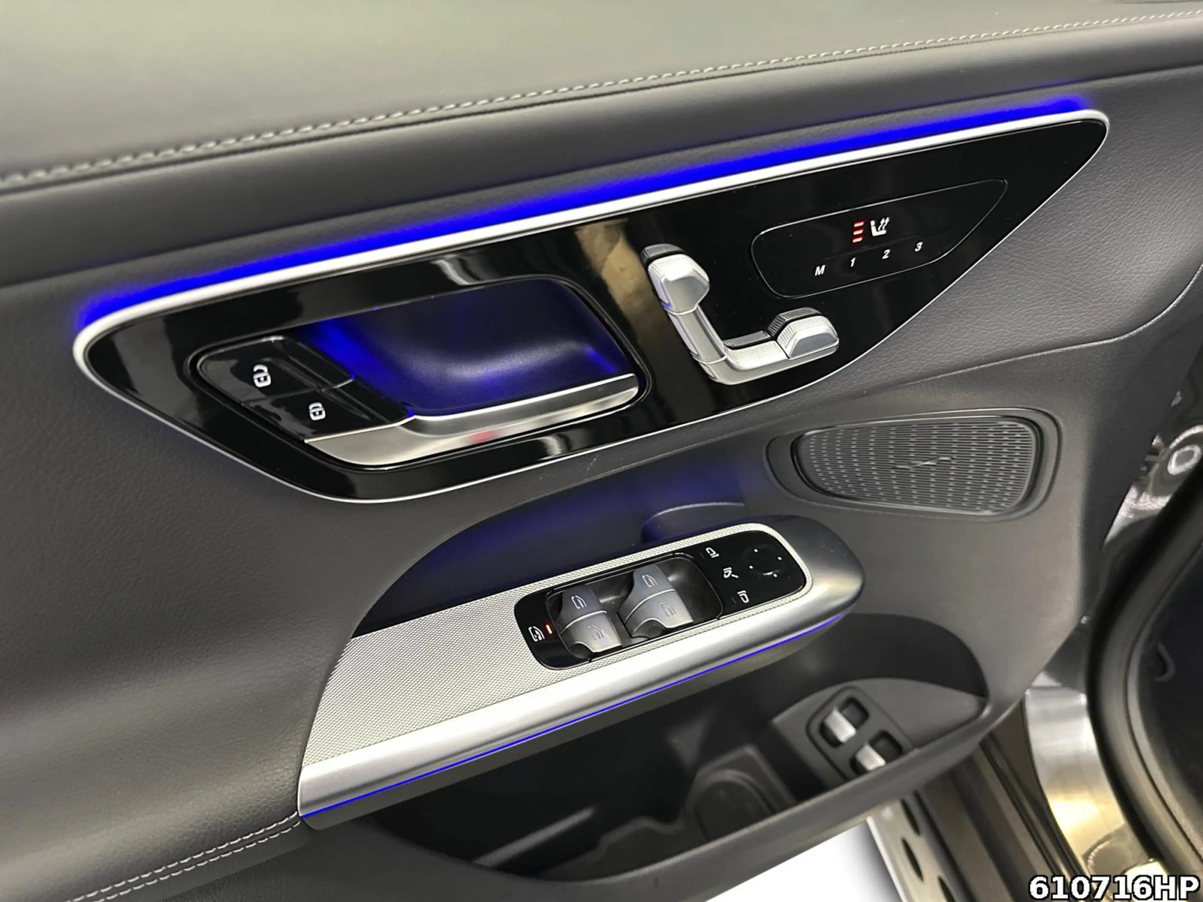 Mercedes-Benz GLC 300 e 4M AMG  AHK Night Memory Distronic LED — photo 14