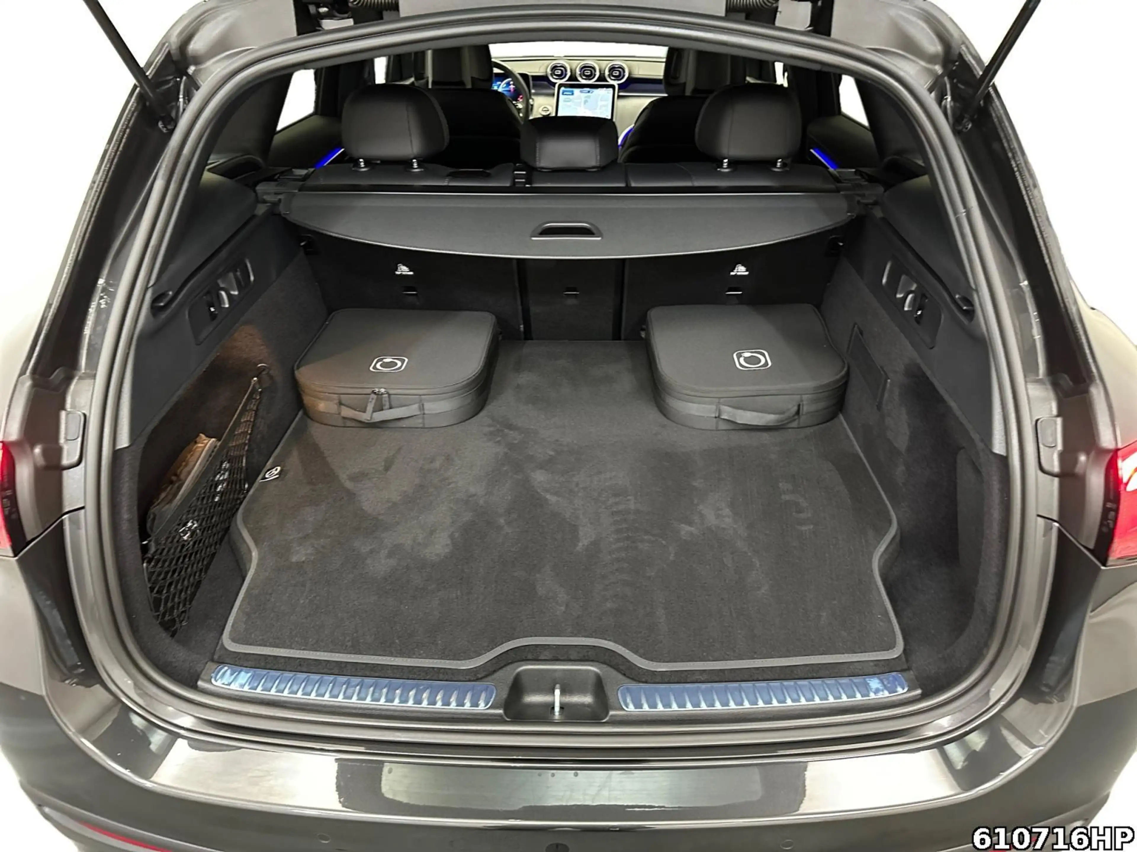 Mercedes-Benz GLC 300 e 4M AMG  AHK Night Memory Distronic LED — photo 6