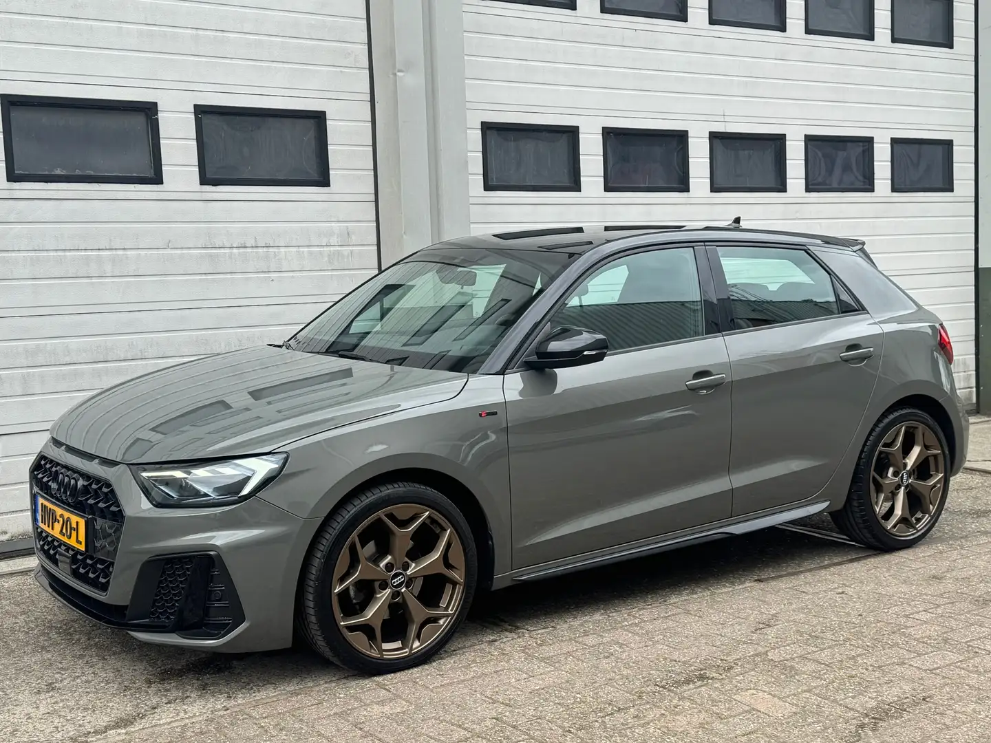 Audi A1 Sportback 25 TFSI S Line edition one xenon/led/aut Grijs - 2