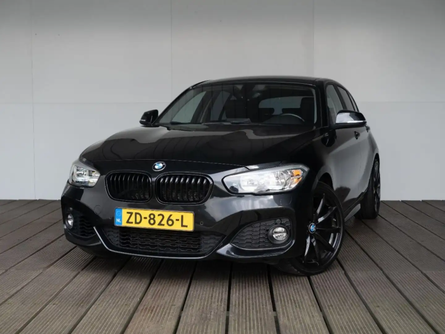 BMW 118 118i Edition M-Sport Shadow High Executive DEALER Zwart - 2