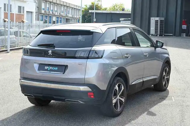 Peugeot 3008 view 3